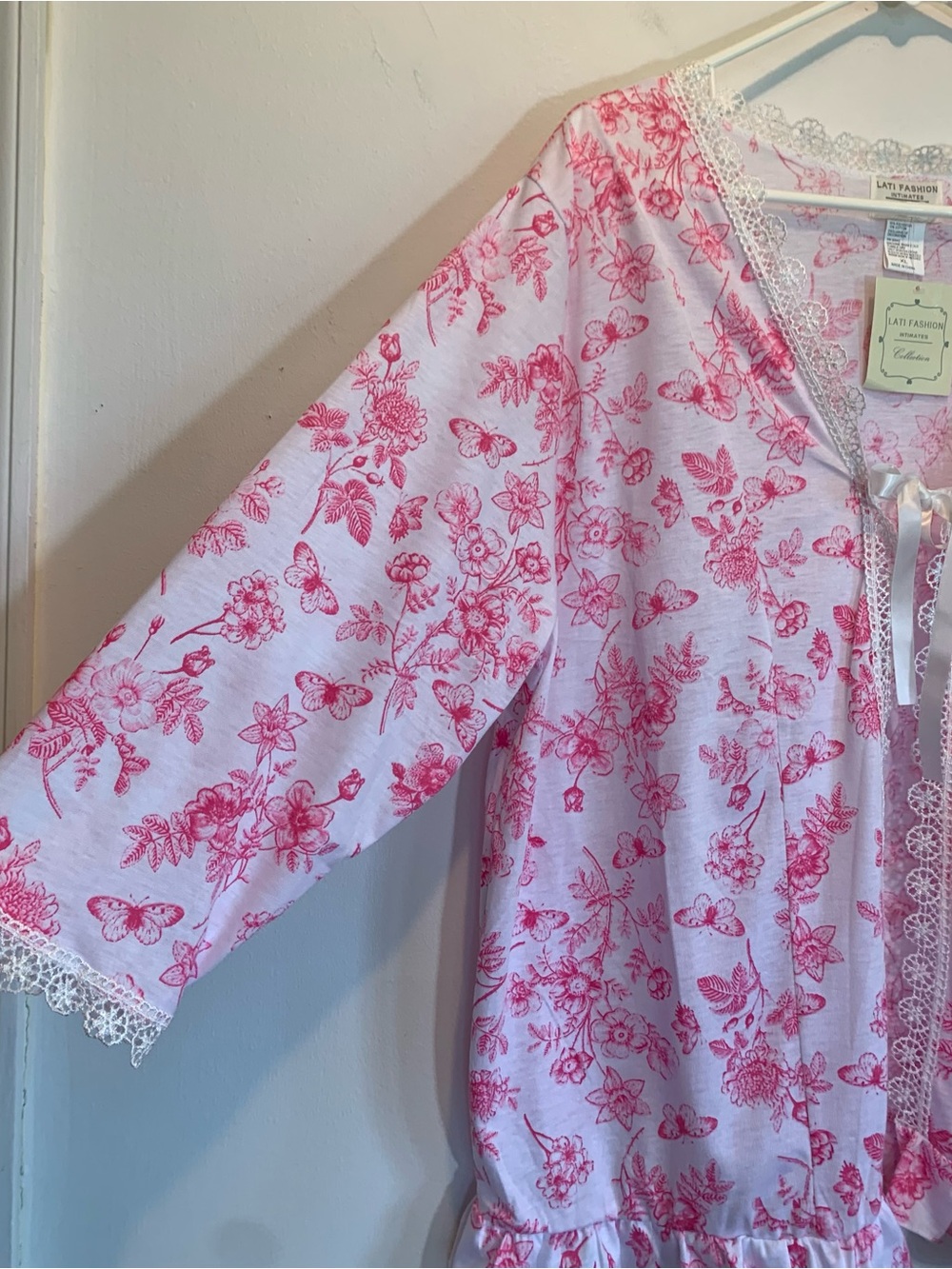 French Country Intimates Pink Floral Butterfly Bed Jacket Loungewear Cardigan - Picture 2 of 6